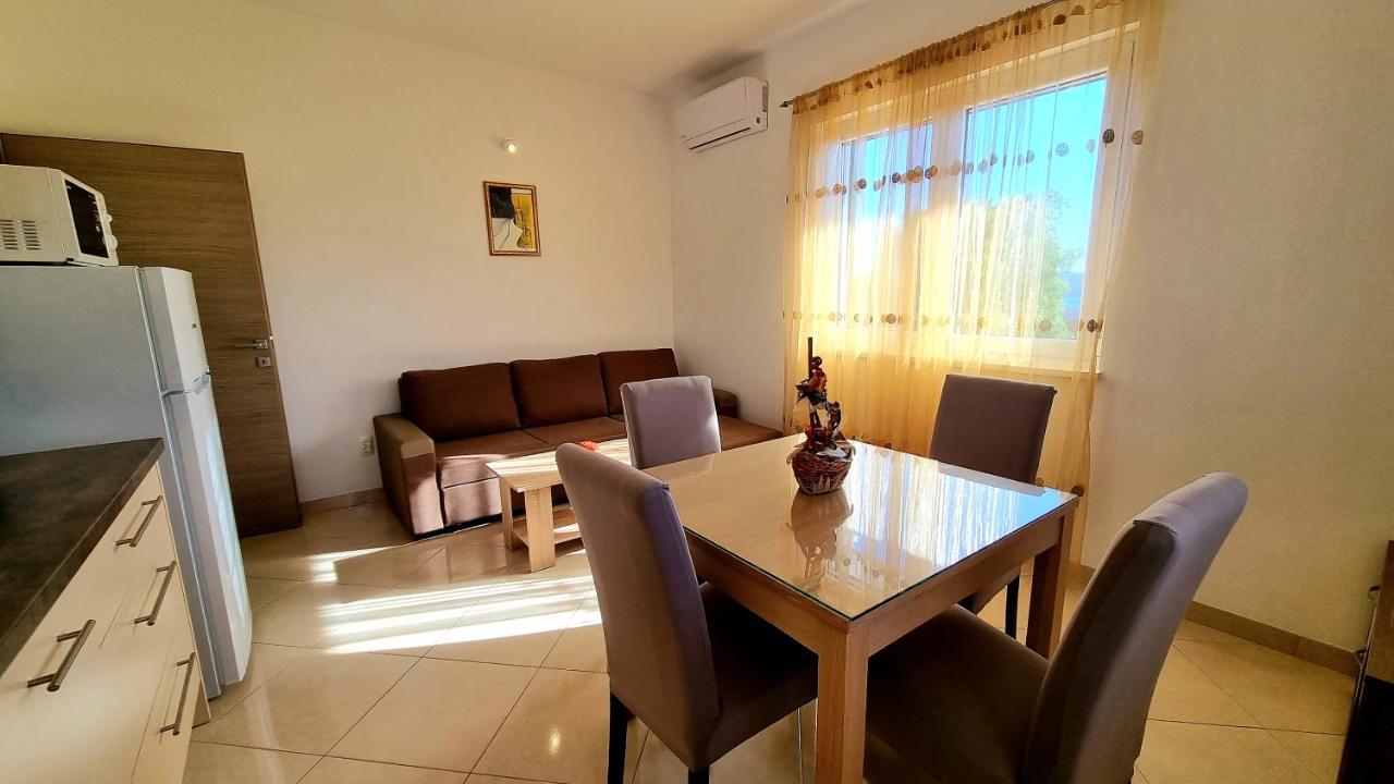 Apartments Bava Трогір Екстер'єр фото