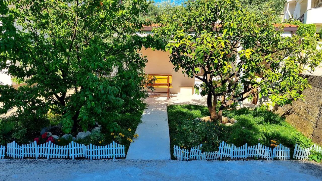 Apartments Bava Трогір Екстер'єр фото