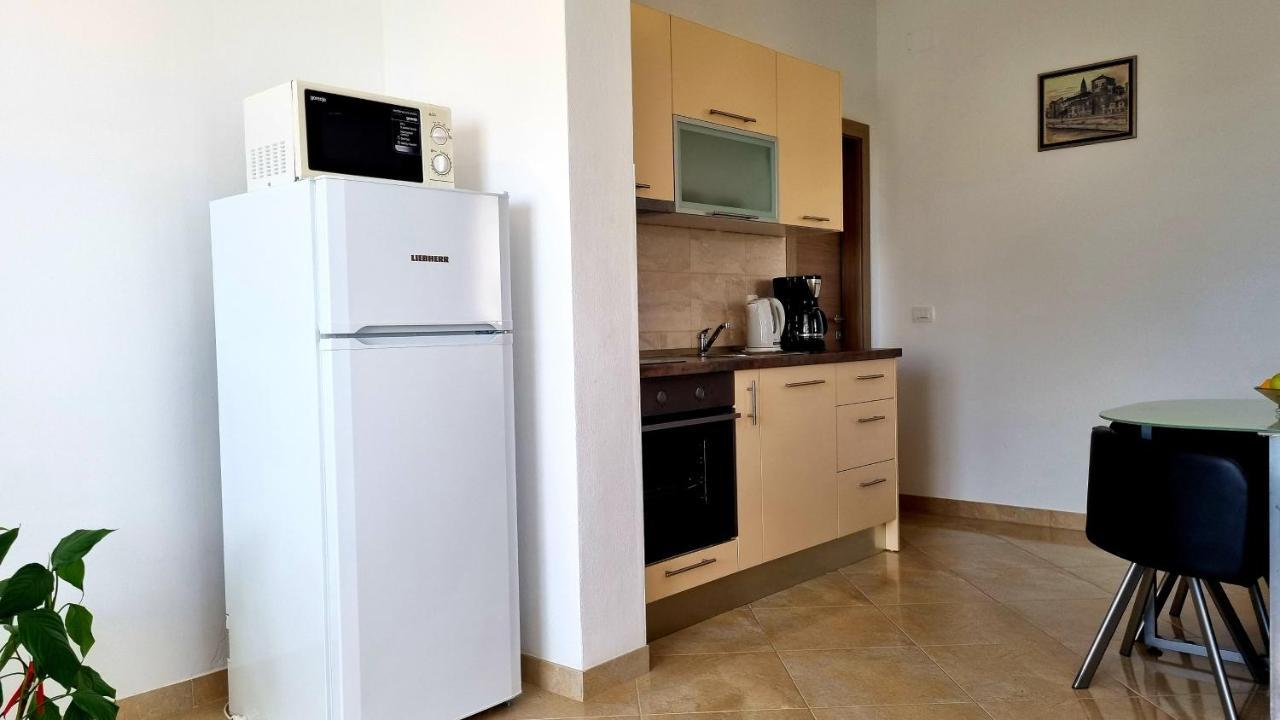 Apartments Bava Трогір Екстер'єр фото