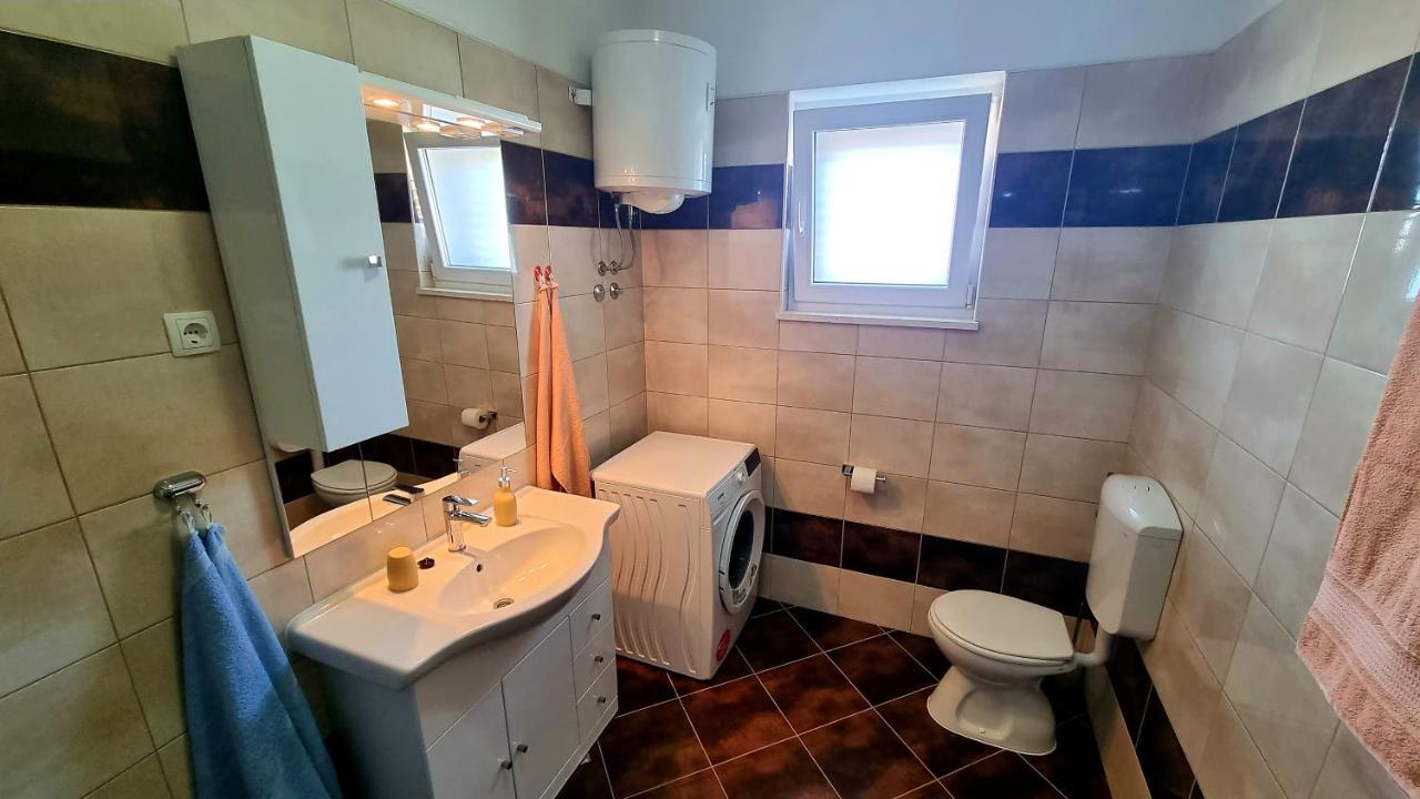 Apartments Bava Трогір Екстер'єр фото