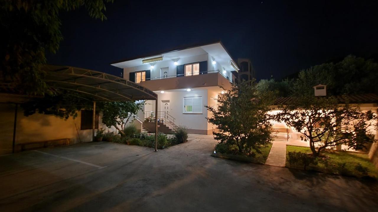Apartments Bava Трогір Екстер'єр фото