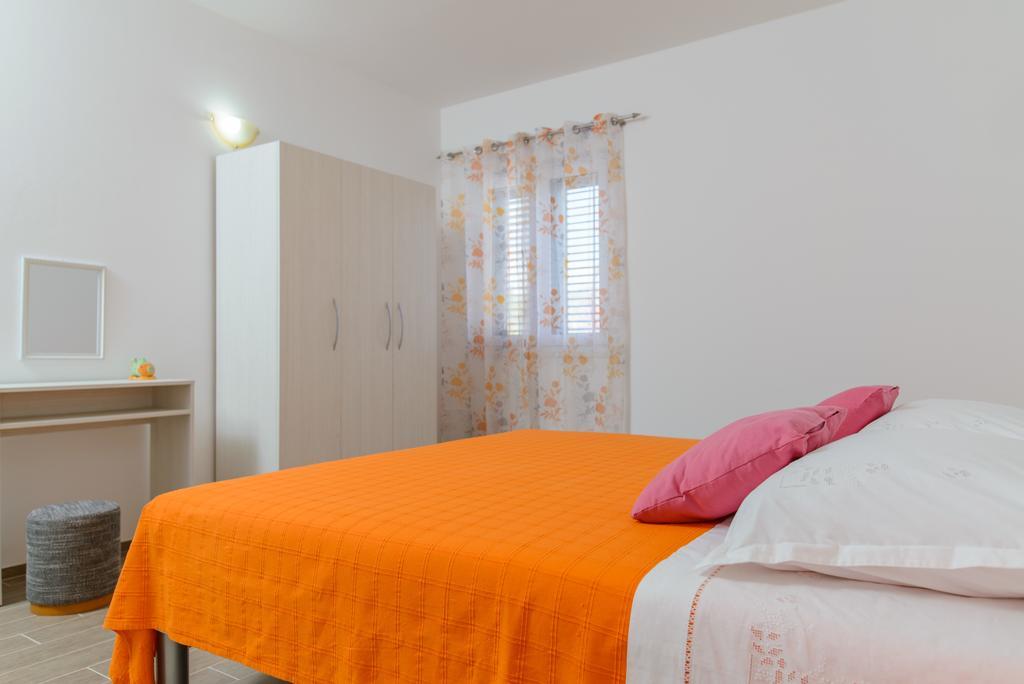 Apartments Bava Трогір Екстер'єр фото