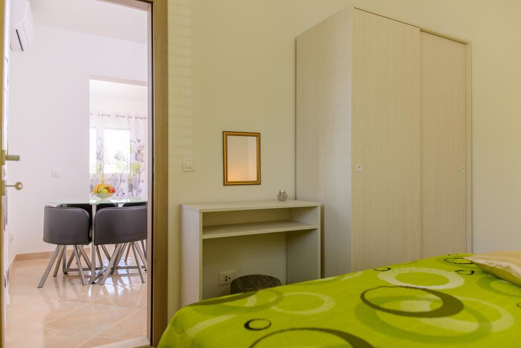 Apartments Bava Трогір Екстер'єр фото